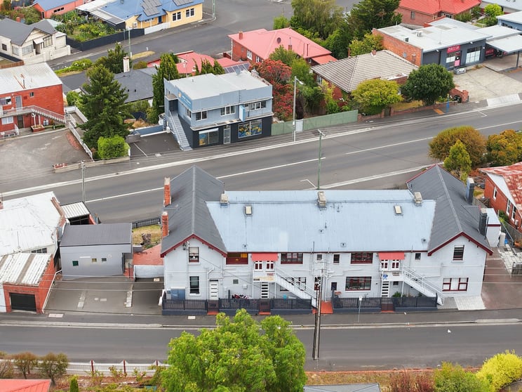 Click to view all images 95 New Town Road New Town TAS 7008 - Image 3