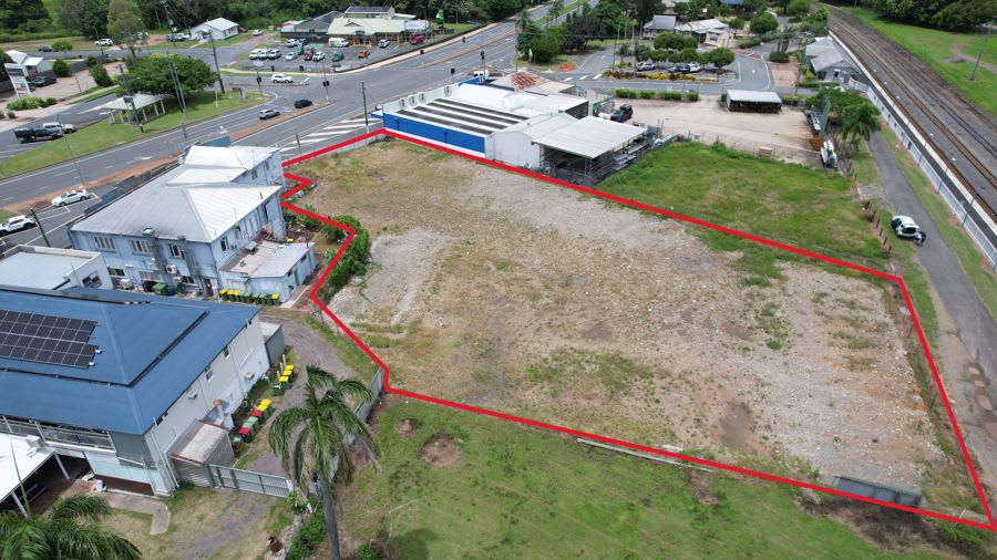 Click to view all images 7-11 Broad Street Sarina QLD 4737 - Image 2