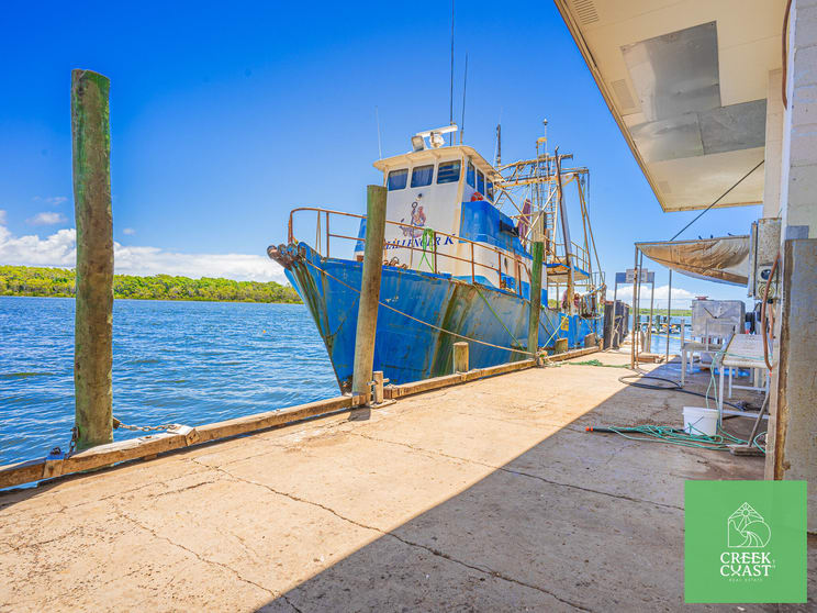 Click to view all images 4-7 Esplanade Tin Can Bay QLD 4580 - Image 3