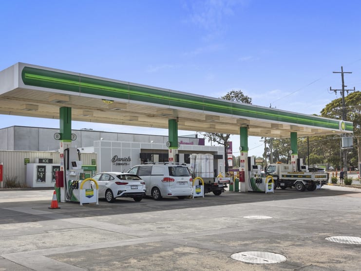 Click to view all images 296-298 Frankston-Dandenong Road (Corner Klauer Street) Seaford VIC 3198 - Image 1