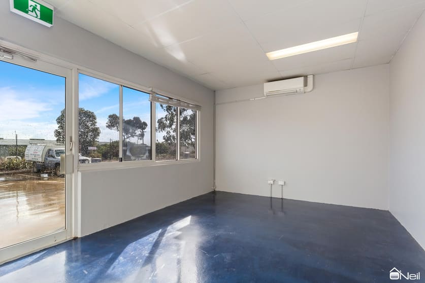 Click to view all images 25 Keates Road Armadale WA 6112 - Image 3