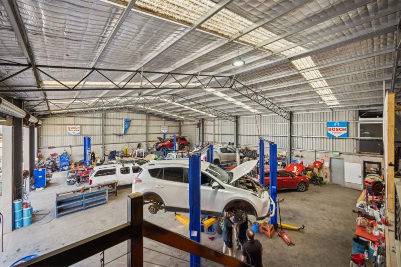 Click to view all images 4 Dominion Place Queanbeyan East NSW 2620 - Image 2