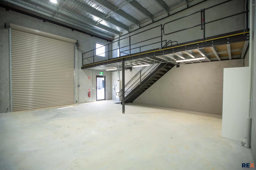 17 Middle Road Hillcrest QLD 4118 - Image 1