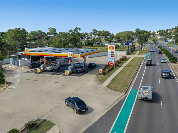 Click to view all images 3 Dawson Highway West Gladstone QLD 4680 - Image 2