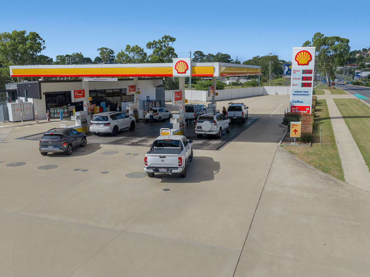 Click to view all images 3 Dawson Highway West Gladstone QLD 4680 - Image 3