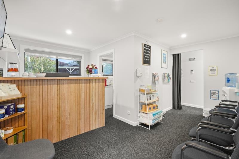 Click to view all images 1 Delacombe Drive Hampton Park VIC 3976 - Image 3