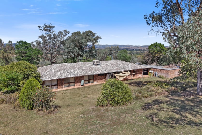 Click to view all images 32 Henrys Lane Tamworth NSW 2340 - Image 3