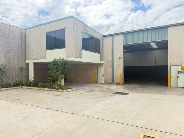 Click to view all images 5/6 Cary Grove Minto NSW 2566 - Image 1