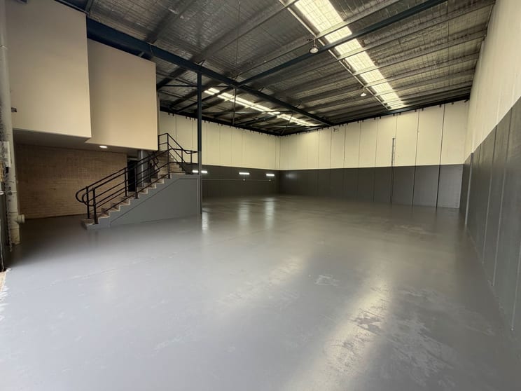 Click to view all images 5/6 Cary Grove Minto NSW 2566 - Image 2