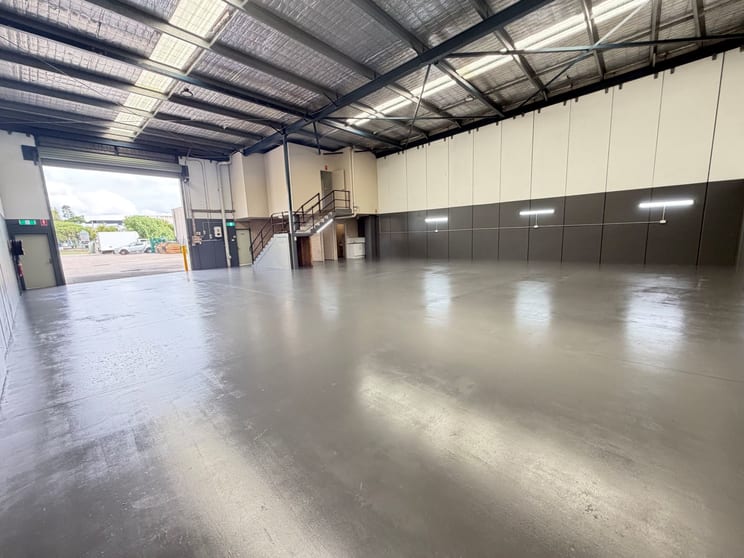 Click to view all images 5/6 Cary Grove Minto NSW 2566 - Image 3