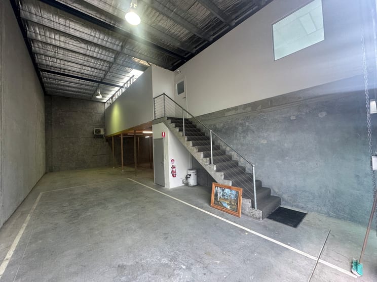 Click to view all images 5/3 Hargraves Avenue Albion Park Rail NSW 2527 - Image 2