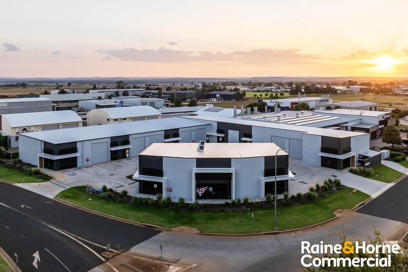 Click to view all images 10/1 Capital Drive Dubbo NSW 2830 - Image 2