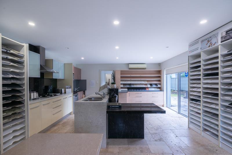 4 Coolarn Avenue Point Clare NSW 2250 - Image 2