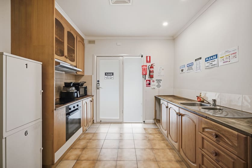Click to view all images 6 Henderson Court Shepparton VIC 3630 - Image 2