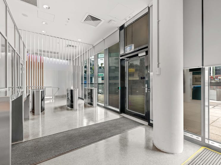 Click to view all images 45 Commercial Road Newstead QLD 4006 - Image 3