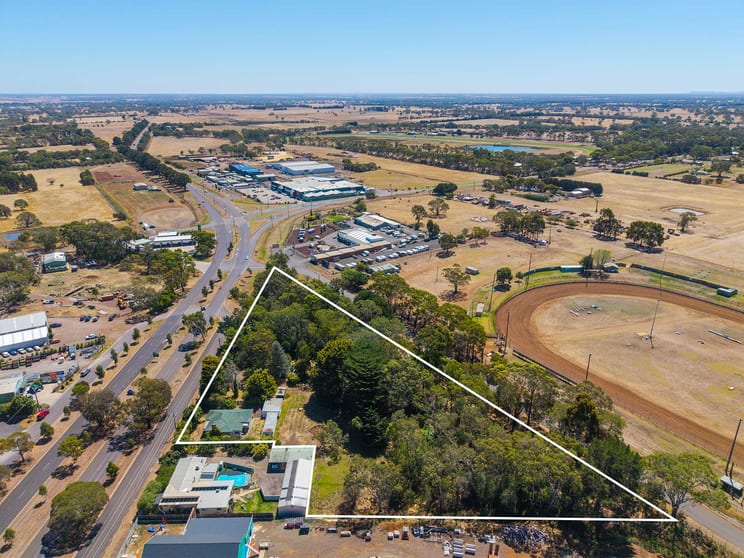 Click to view all images 298 Coleraine Road Hamilton VIC 3300 - Image 2