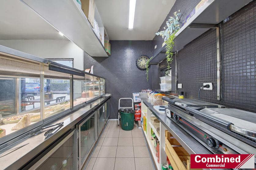 Click to view all images 6 & 6a/1 Samantha Place Smeaton Grange NSW 2567 - Image 3