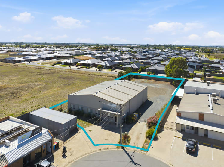 Click to view all images 5 Grant Court Shepparton VIC 3630 - Image 1