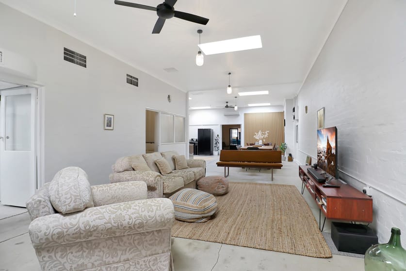Click to view all images 117 End Street Deniliquin NSW 2710 - Image 2