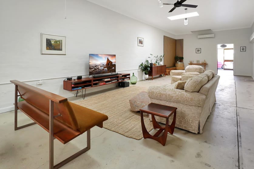 Click to view all images 117 End Street Deniliquin NSW 2710 - Image 3