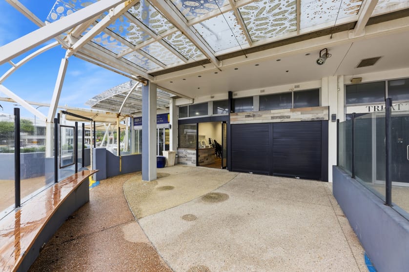 Click to view all images 4/42-50 Marine Parade Coolangatta QLD 4225 - Image 3
