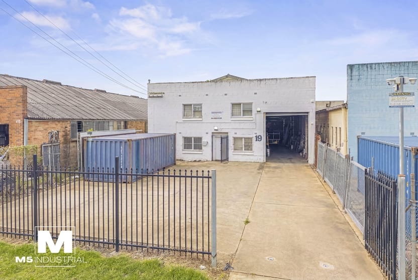 Click to view all images 19 Arkley St Bankstown NSW 2200 - Image 1