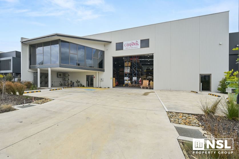 18 Robbins Circuit Williamstown North VIC 3016 - Image 1