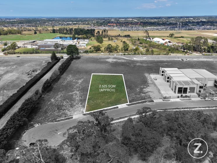 Click to view all images 5/36 Medley Drive Cranbourne North VIC 3977 - Image 3