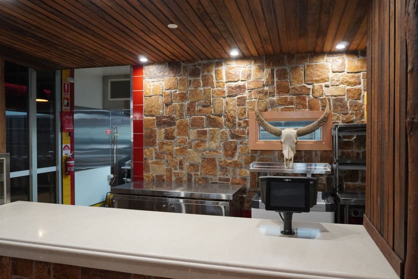 Click to view all images 16 Second Street Katherine NT 0850 - Image 2