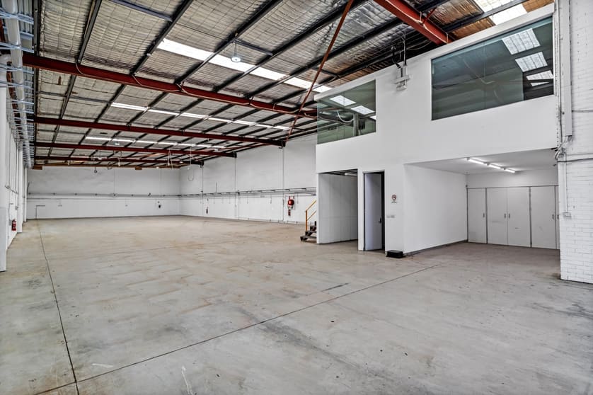 Click to view all images 38 Sir Joseph Banks Street Botany NSW 2019 - Image 4
