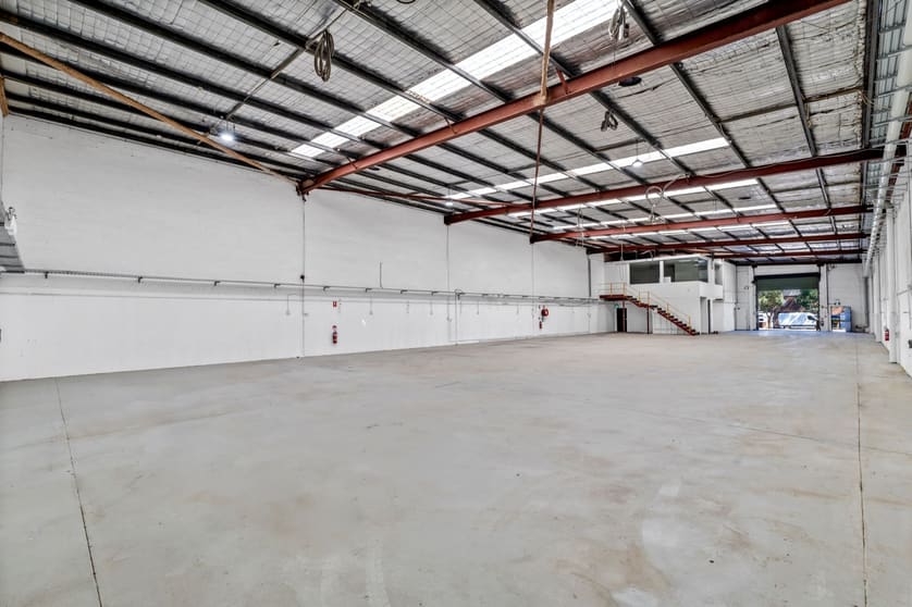Click to view all images 38 Sir Joseph Banks Street Botany NSW 2019 - Image 3