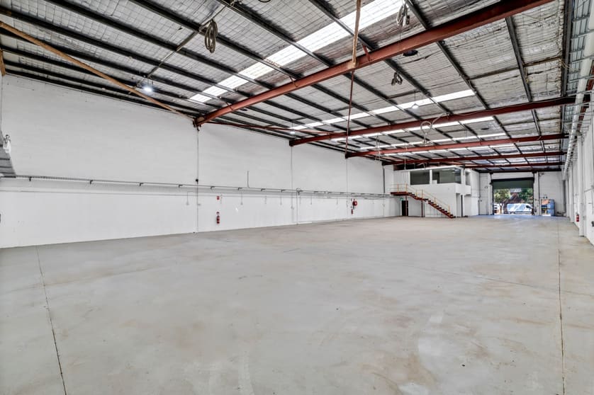 Click to view all images 38 Sir Joseph Banks Street Botany NSW 2019 - Image 3