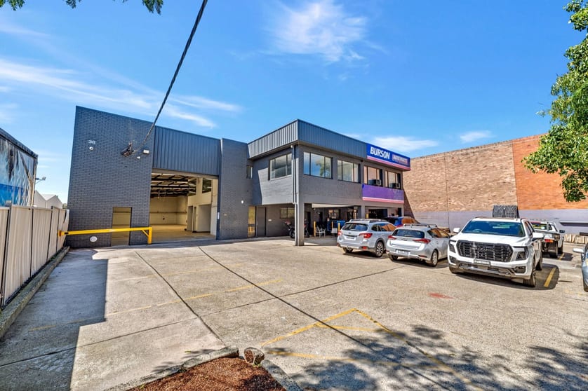 Click to view all images 38 Sir Joseph Banks Street Botany NSW 2019 - Image 2