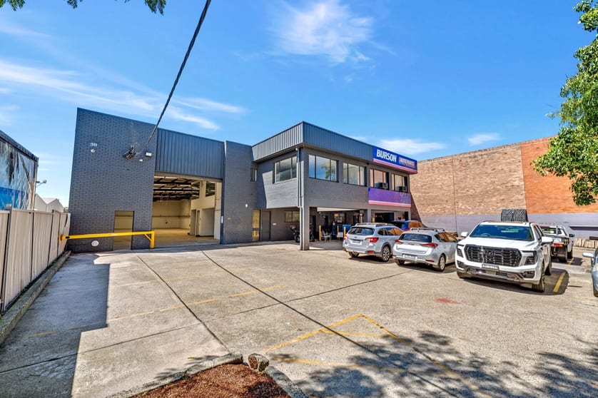 Click to view all images 38 Sir Joseph Banks Street Botany NSW 2019 - Image 2