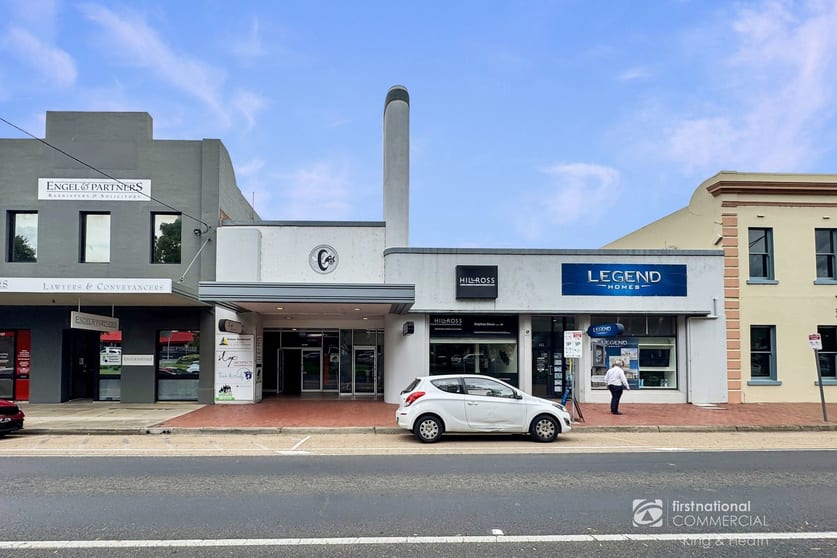 Click to view all images 2/111 Main Street Bairnsdale VIC 3875 - Image 3