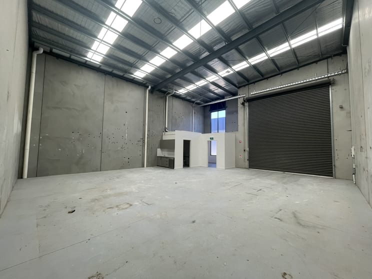 Click to view all images 9 Pursue Way Pakenham VIC 3810 - Image 2