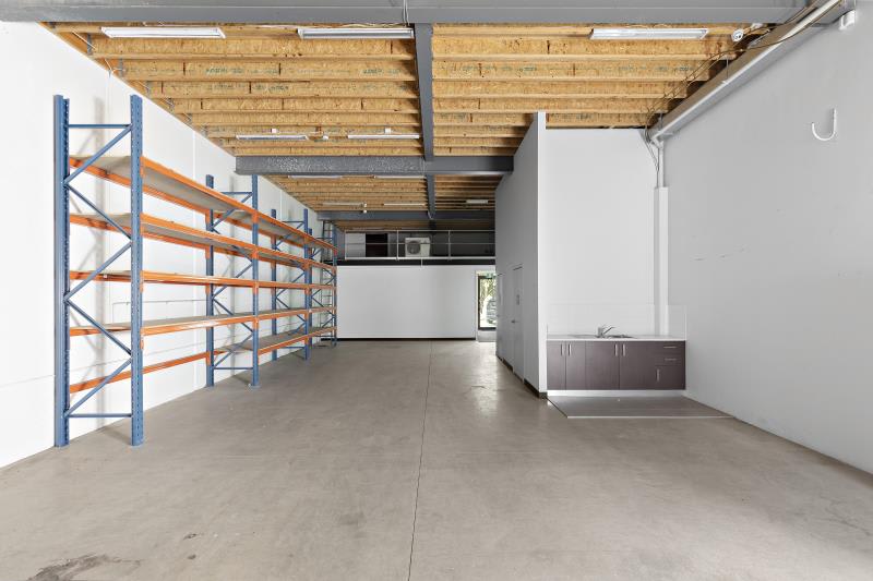 Click to view all images Unit 4, 73 Wharf Road Port Melbourne VIC 3207 - Image 3