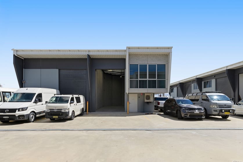 Click to view all images 11 Jullian Close Banksmeadow NSW 2019 - Image 1