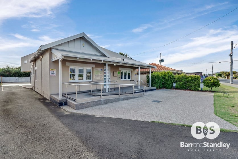 Click to view all images 19 Forrest Avenue South Bunbury WA 6230 - Image 1