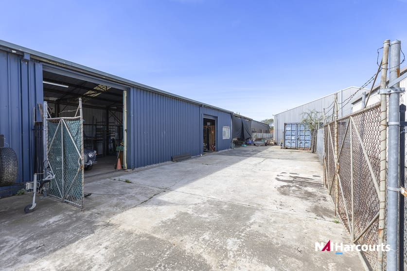Click to view all images 6 Seabright Street North Shore VIC 3214 - Image 2