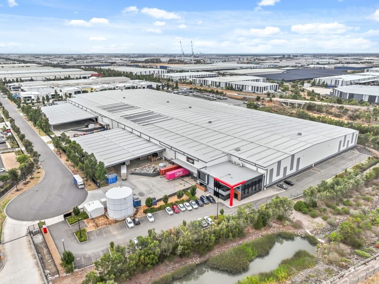 Click to view all images 15 & 33 Archer Road Truganina VIC 3029 - Image 2