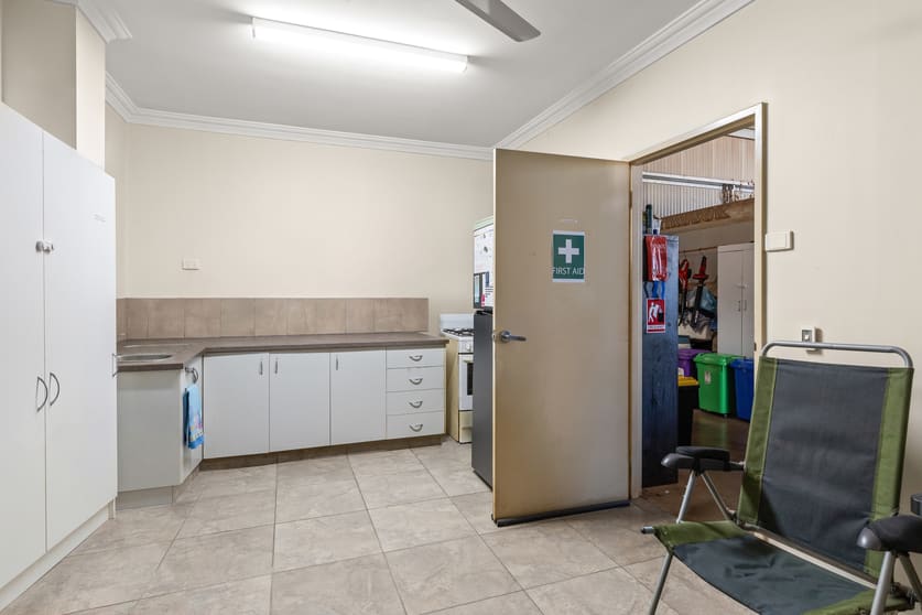 Click to view all images 4/8 Decastilla Street Minyirr WA 6725 - Image 3