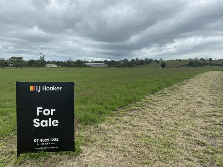 Click to view all images 21-31 Wormwell Drive Roma QLD 4455 - Image 3