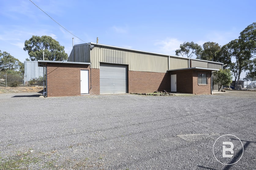 Click to view all images 5 Johnson Street Maryborough VIC 3465 - Image 2