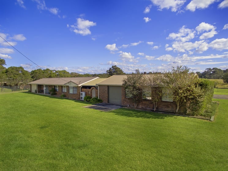 Click to view all images 4 Masterfield Street Rossmore NSW 2557 - Image 3