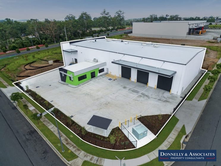 Click to view all images 16 Whitelaw Place Richlands QLD 4077 - Image 2