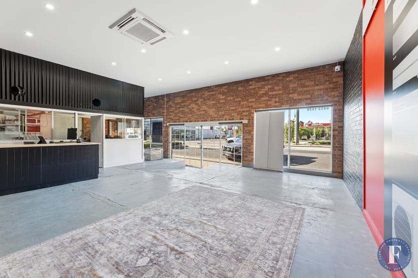 Click to view all images 21 Dowling Street Forbes NSW 2871 - Image 2
