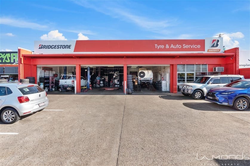 Click to view all images 86 Tingal Road Wynnum QLD 4178 - Image 1
