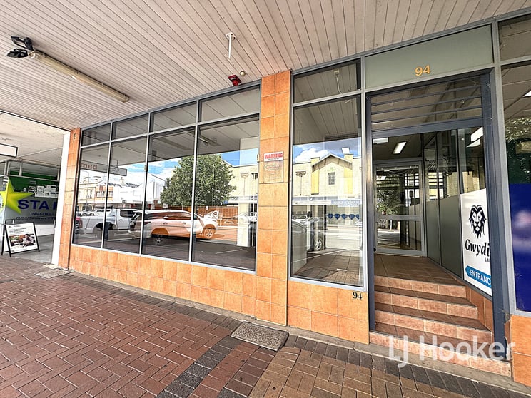 Click to view all images 94-100 Byron Street Inverell NSW 2360 - Image 3