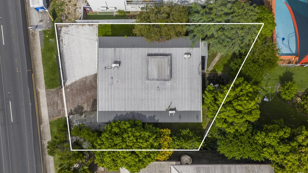 Click to view all images 189 Ferry Road Southport QLD 4215 - Image 3